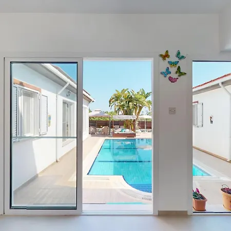 Butterfly By Holidaykeys * Kyrenia (Northern Cyprus)