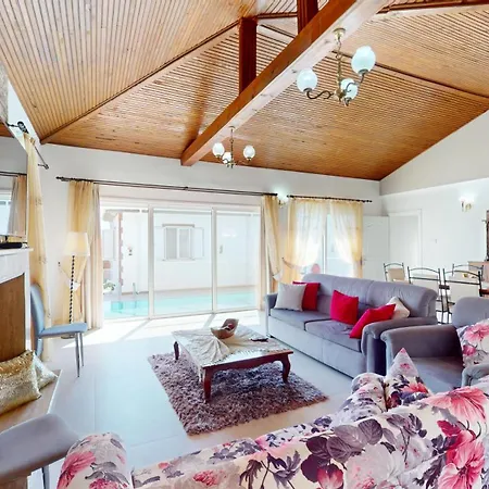 Butterfly By Holidaykeys Vilă *